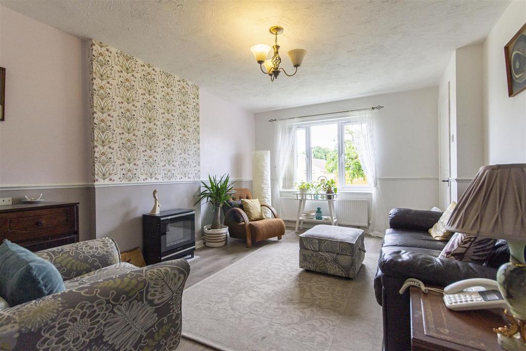 Horsehead Lane, Bolsover, Chesterfield 3 bed semidetached house £185,000