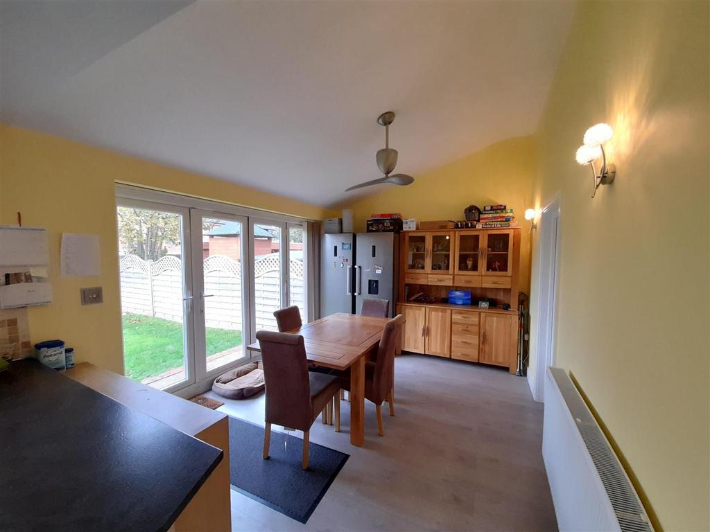 Kitchen dining room 1.jpg