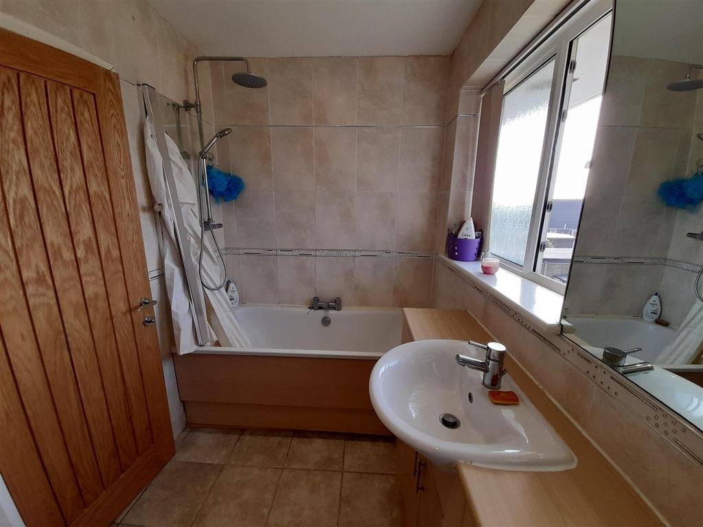 Bathroom new 2.jpg