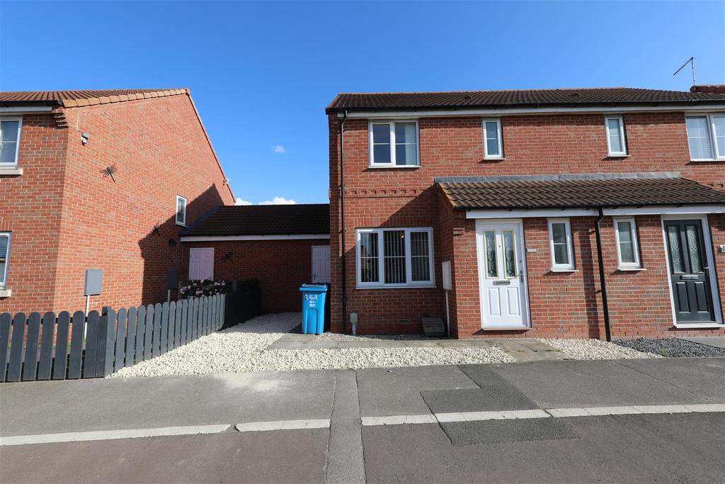 Richmond Way, Kingswood, Hull 3 bed semidetached house £175,000
