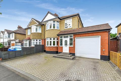 84 Lynwood Drive, Worcester Park, KT4 7AE