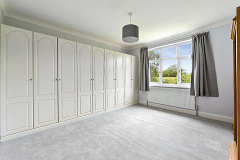 84 Lynwood Drive, Worcester Park, KT4 7AE