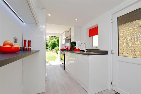 10 Adrian Road, Abbots Langley, WD5 0AQ