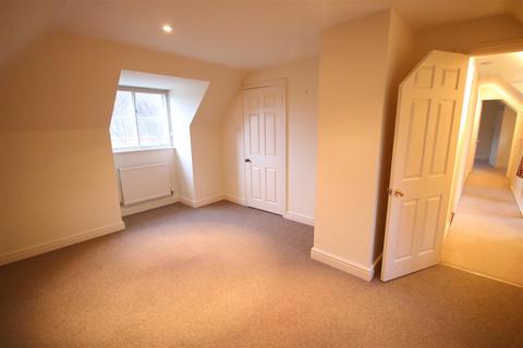 3 bedroom semi-detached house to rent - The Close, Salisbury