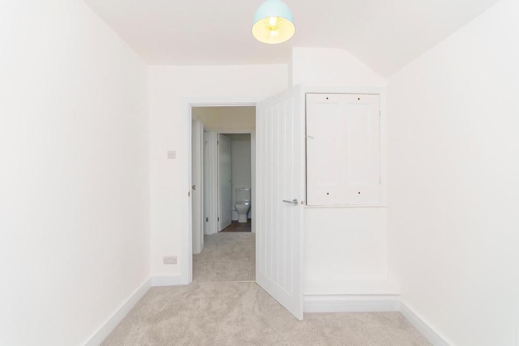 TNECSERCNOTIDERC81 - Bedroom G.jpg