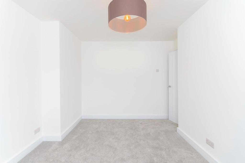 TNECSERCNOTIDERC81 - Bedroom D.jpg