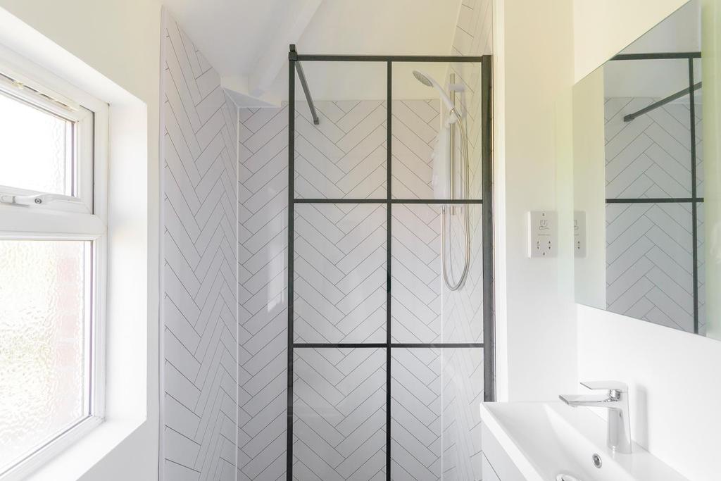 TNECSERCNOTIDERC81 - Bathroom B.jpg