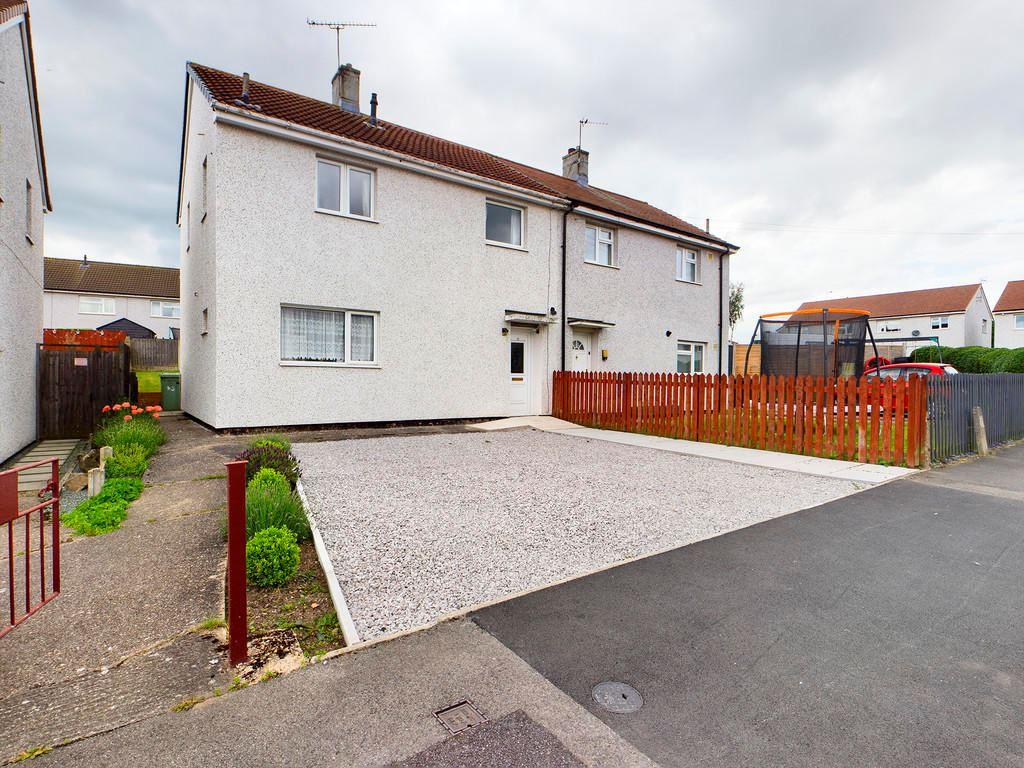 Hucklow Avenue, North Wingfield... 3 bed semidetached house £90,000