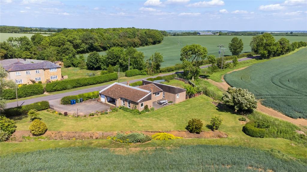 Alconbury Road, Old Weston, Cambridgeshire, PE28 4 bed bungalow for
