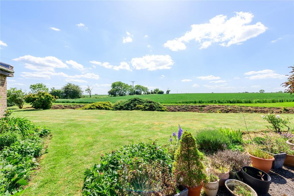 Alconbury Road, Old Weston, Cambridgeshire, PE28 4 bed bungalow for