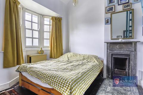 99 Risley Avenue, London, N17 7HN