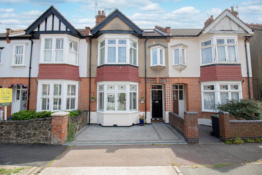 Rockleigh Avenue, Leigh-on-sea, SS9 4 bed terraced house - £500,000