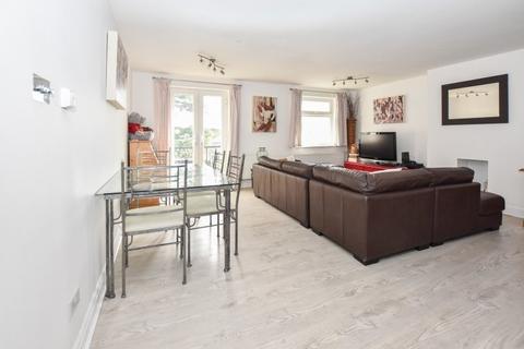 3 Normanhurst, Ashford, TW15 2NX