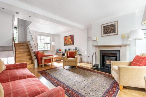 15 Cleaver Square, London, SE11 4DW