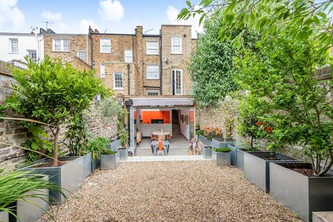 15 Cleaver Square, London, SE11 4DW