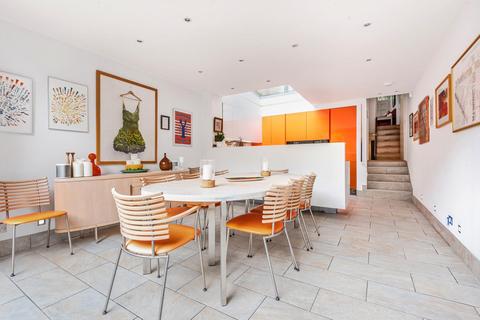 15 Cleaver Square, London, SE11 4DW