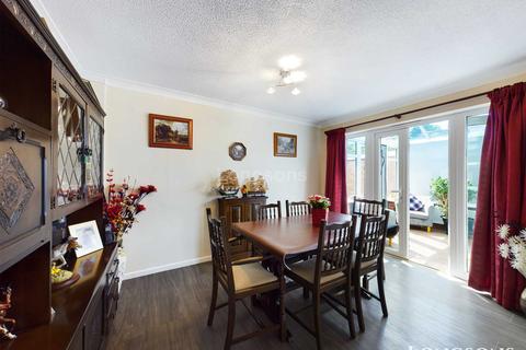 8 Masons Drive, Necton, Swaffham, PE37 8EE