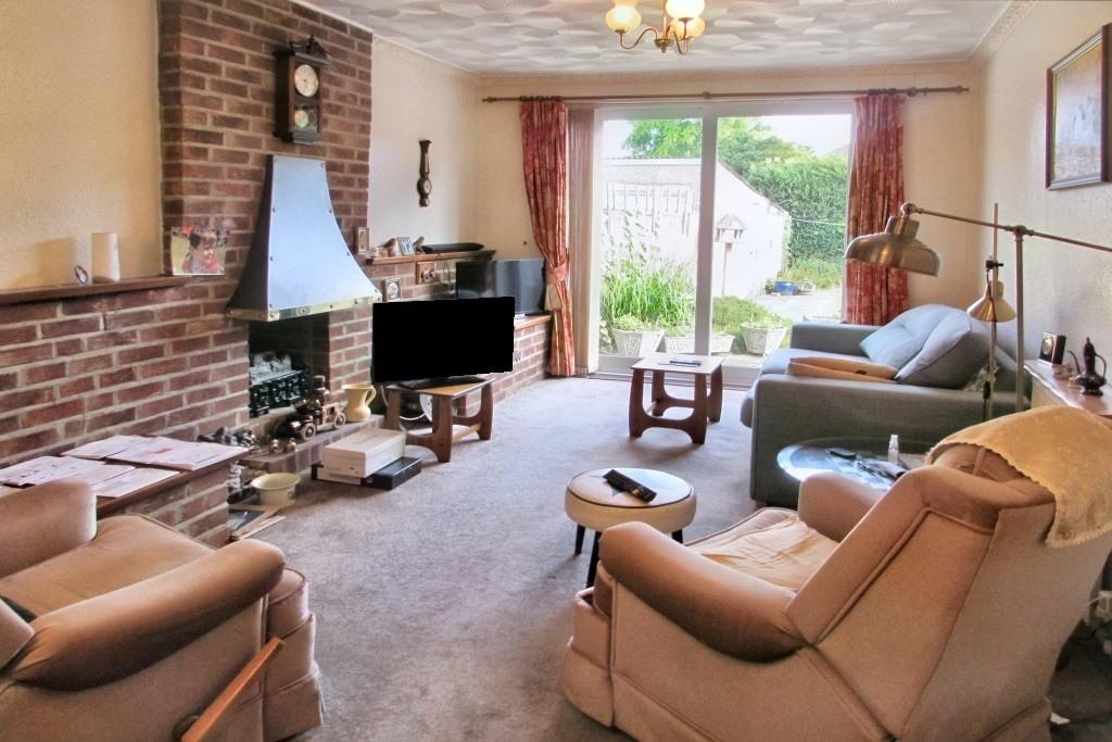Herlwyn Avenue, Ruislip, Middlesex HA4 2 bed bungalow £550,000