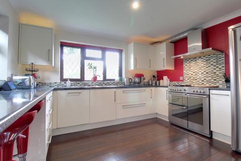 8 Chine Close, Locks Heath, Southampton, SO31 6WA