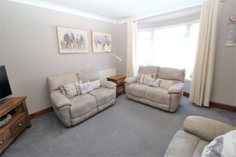 3 bedroom end of terrace house for sale, Danescroft Drive, Leigh-on-Sea, Essex, SS9