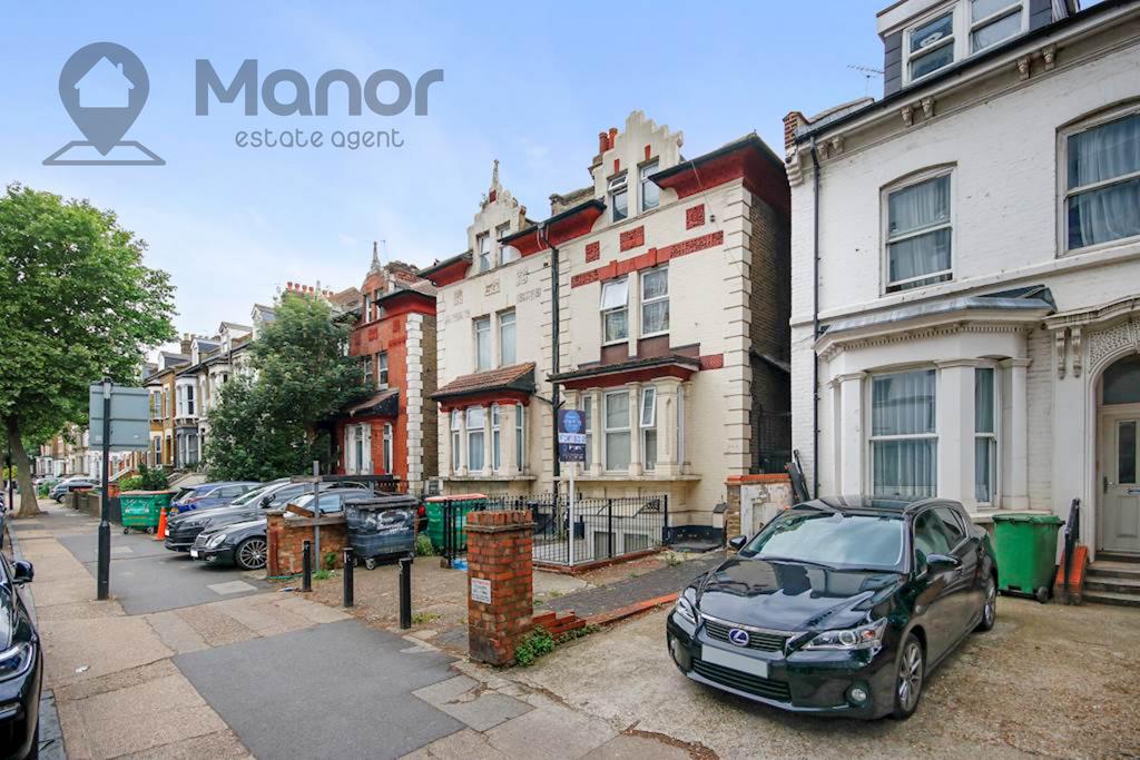 Romford Road, Forest Gate, E7 9HJ 2 bed flat £235,000