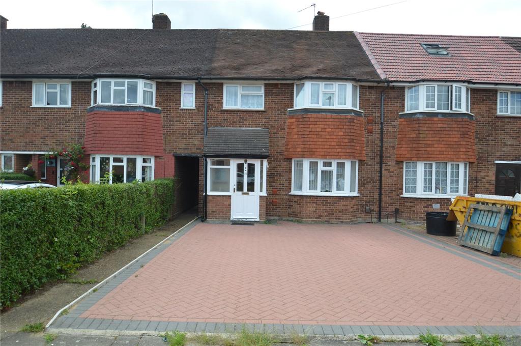 Sparrow Farm Drive, Feltham, TW14 3 bed semidetached house £1,900