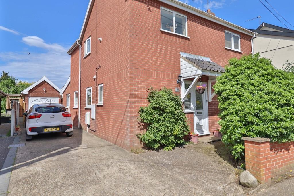 Tottington Lane, Roydon, Diss 4 bed detached house for sale £425,000