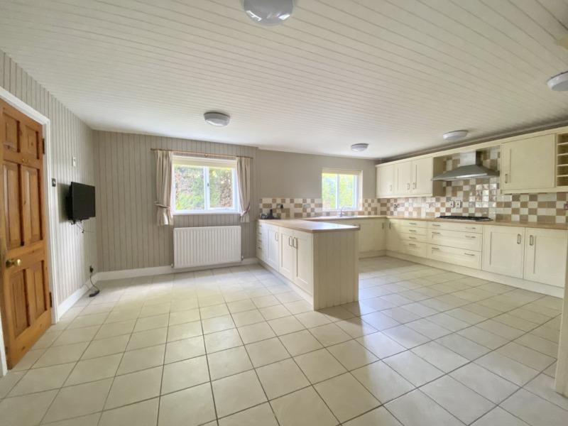 4/5 bed det unfurnished house to let in stratford