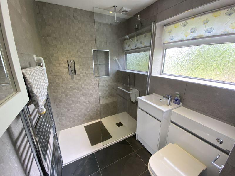 Deluxe Shower...