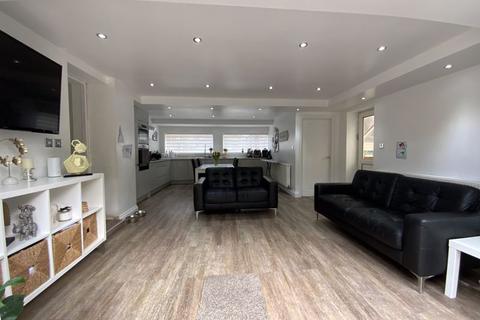 34 Harmol Grove, Ashton-under-lyne, OL7 9NW