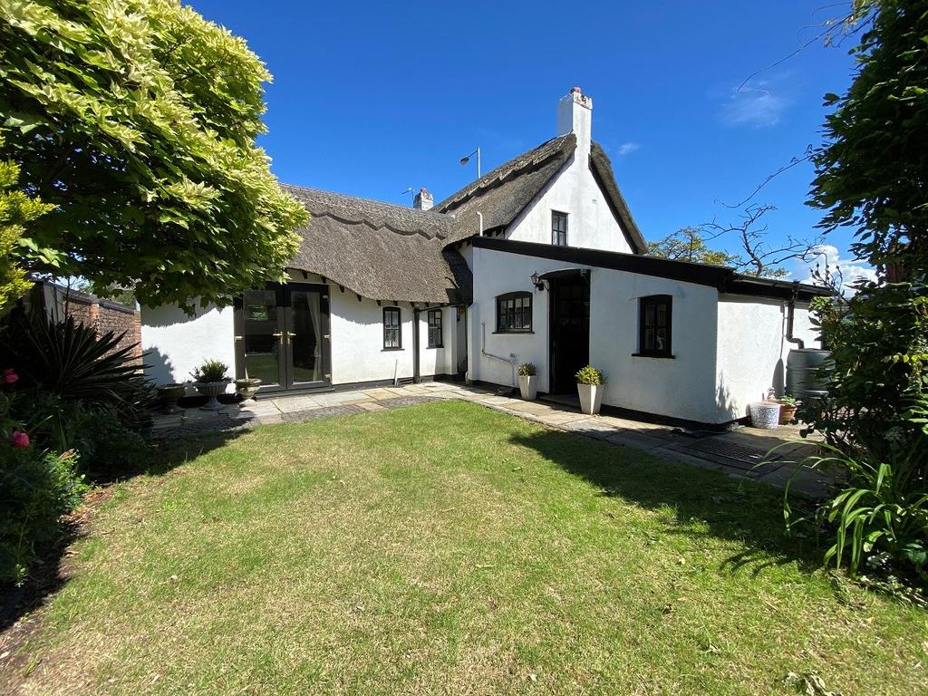 Liverpool Road, Formby, Liverpool, L37 3 bed cottage £360,000