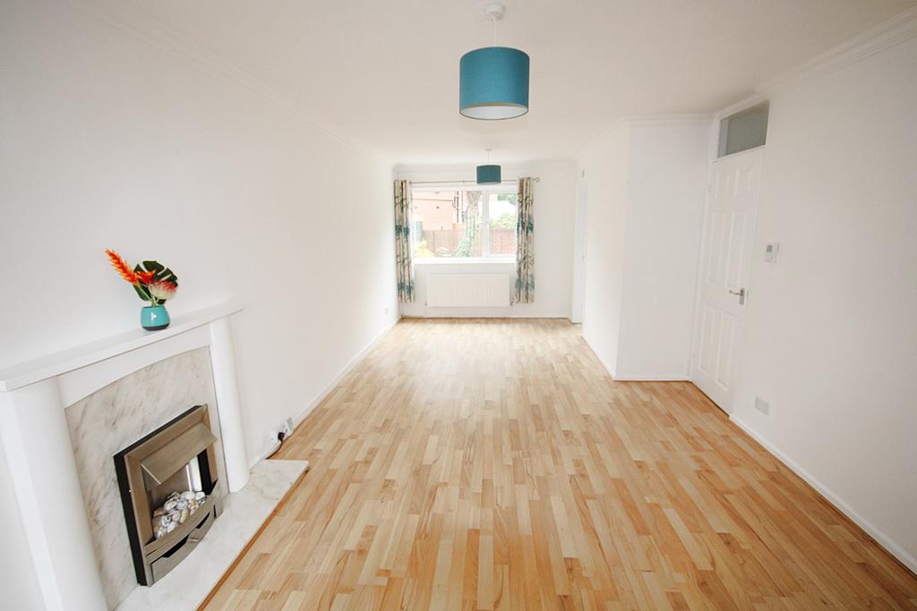 Havisham Close, Birchwood... 3 bed detached house £950 pcm (£219 pw)