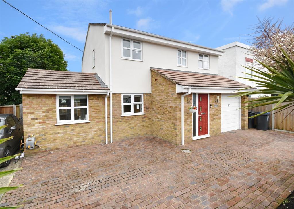 Howfield Lane, Chartham Hatch, Canterbury 3 bed detached house for sale