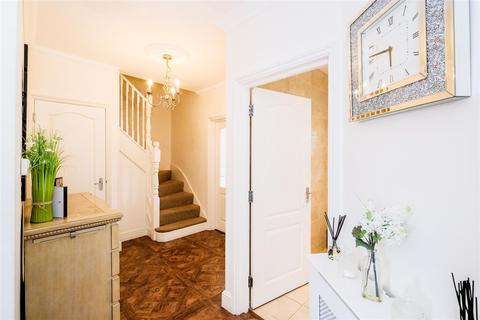 29 Cherrydown Close, London, E4 8DY