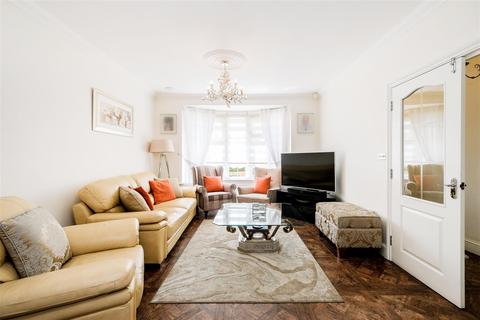 29 Cherrydown Close, London, E4 8DY