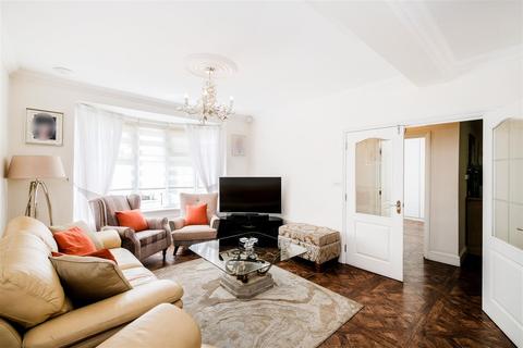 29 Cherrydown Close, London, E4 8DY