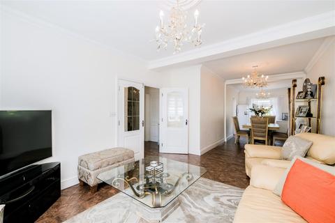 29 Cherrydown Close, London, E4 8DY