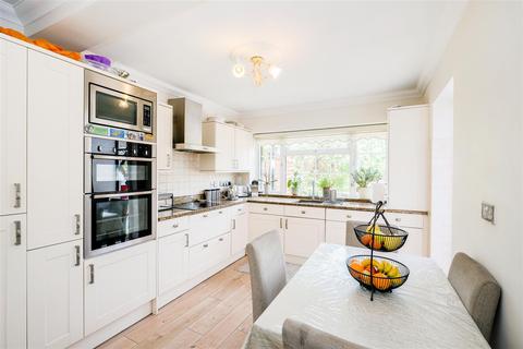 29 Cherrydown Close, London, E4 8DY