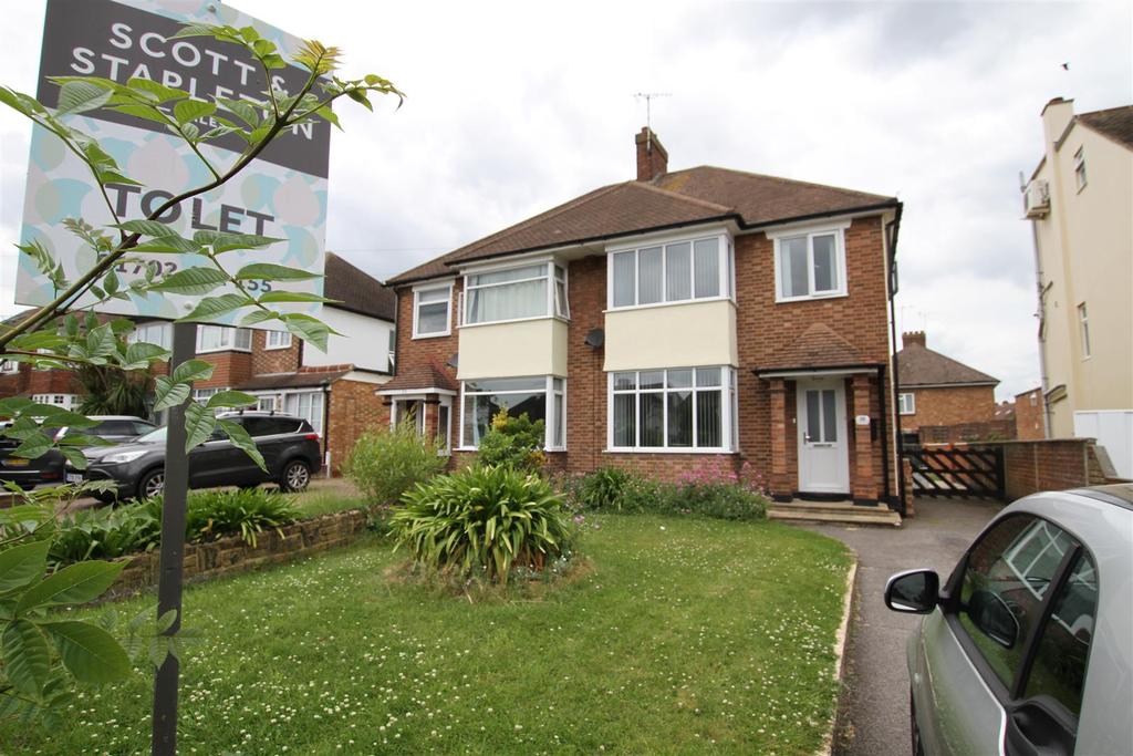 Chase Gardens, Westcliff On Sea, Essex 3 bed semidetached house £1,350 pcm (£312 pw)