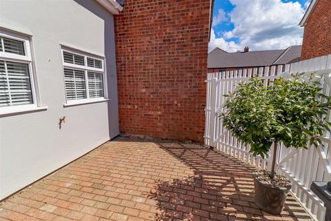 12 Meadows Way, Hadleigh, Ipswich, IP7 5DX