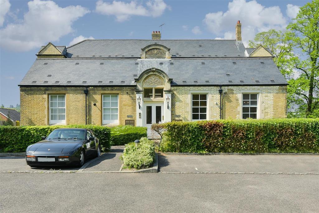 Royal Earlswood Park, Redhill 1 bed apartment £285,000