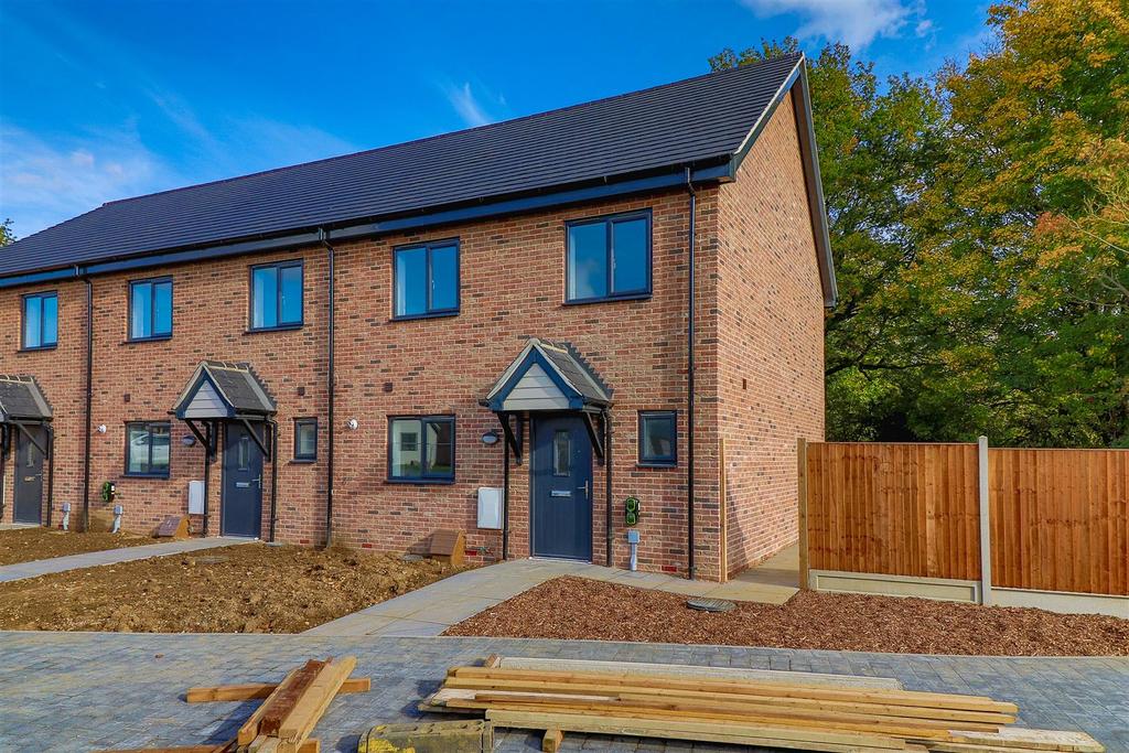 The Green, Hadleigh, Ipswich 3 bed end of terrace house £350,000