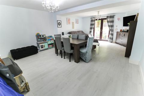 43 Canons Brook, Harlow, CM19 4EF