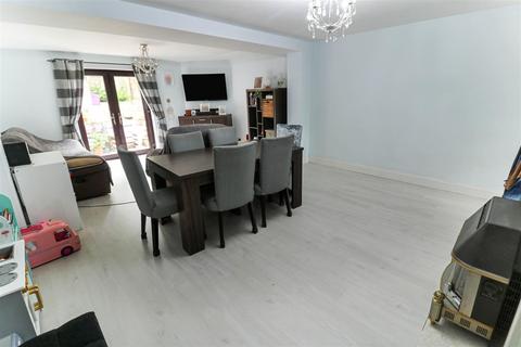 43 Canons Brook, Harlow, CM19 4EF