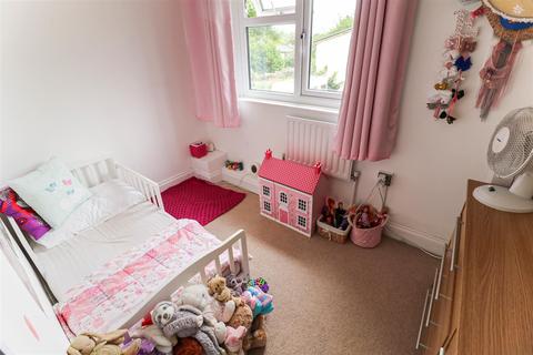 43 Canons Brook, Harlow, CM19 4EF