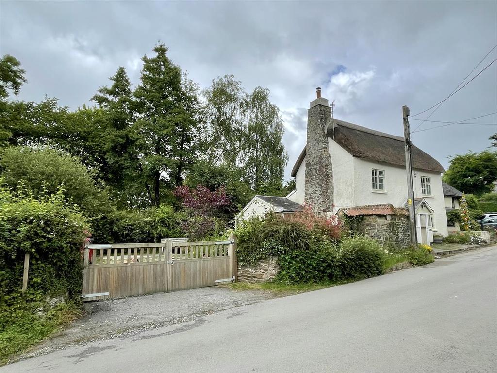 Kings Nympton 2 bed semidetached house £325,000