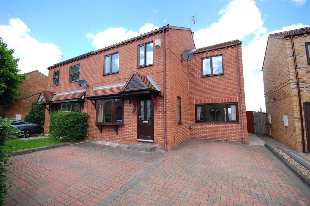 Queen Margarets Drive, Byram... 4 bed semidetached house £210,000