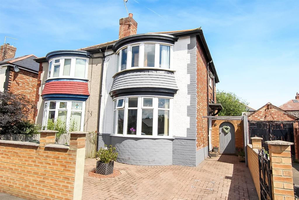 Park Crescent, DARLINGTON 2 bed semidetached house £130,000