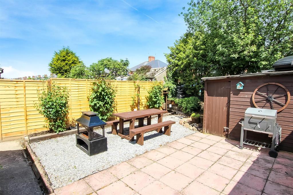Park Crescent, DARLINGTON 2 bed semidetached house £130,000