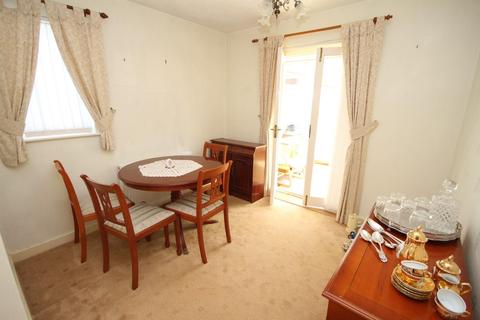 52 Kings Drive, Bradford, BD2 1PX